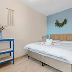 Cozy W Ac, Garden & Parking Lejlighed