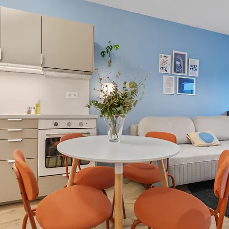Lejlighed Cozy W Ac, Garden & Parking *