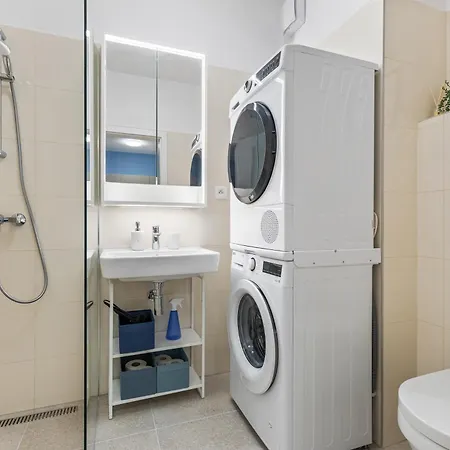Apartment Cozy W Ac, Garden & Parking *
