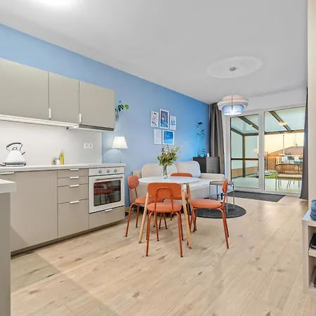 Cozy W Ac, Garden & Parking Apartment