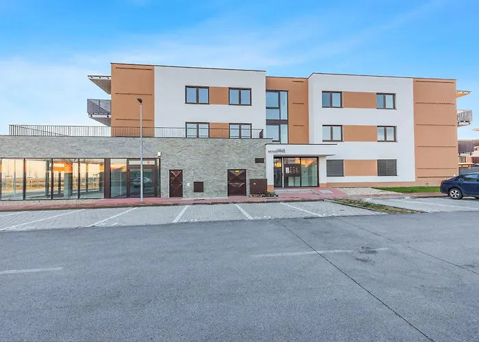 Cozy W Ac, Garden & Parking